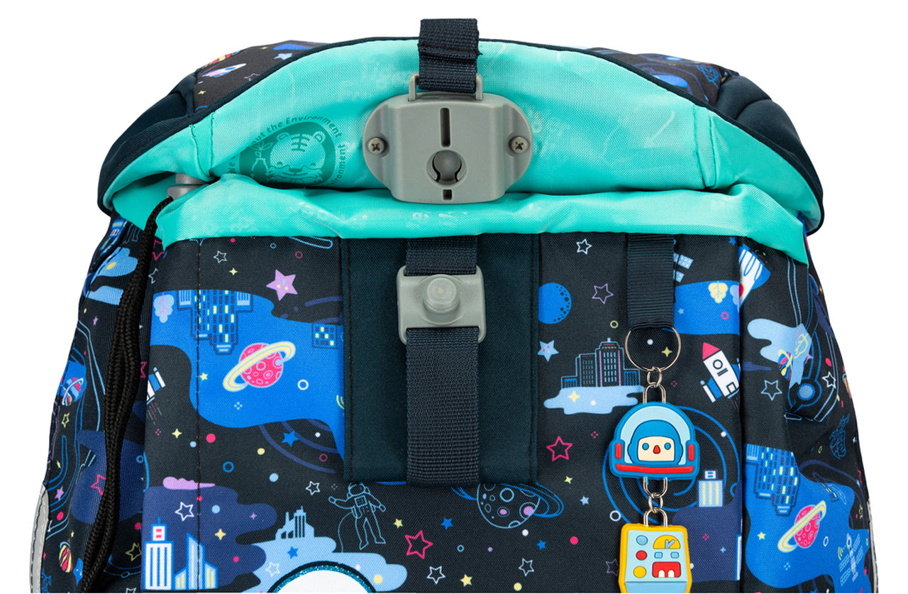 7-sans-Tiger-Family-Schulranzen-Schulrucksack-Astronaut-Weltraum-space-2778102519-verschluss-lafueliki