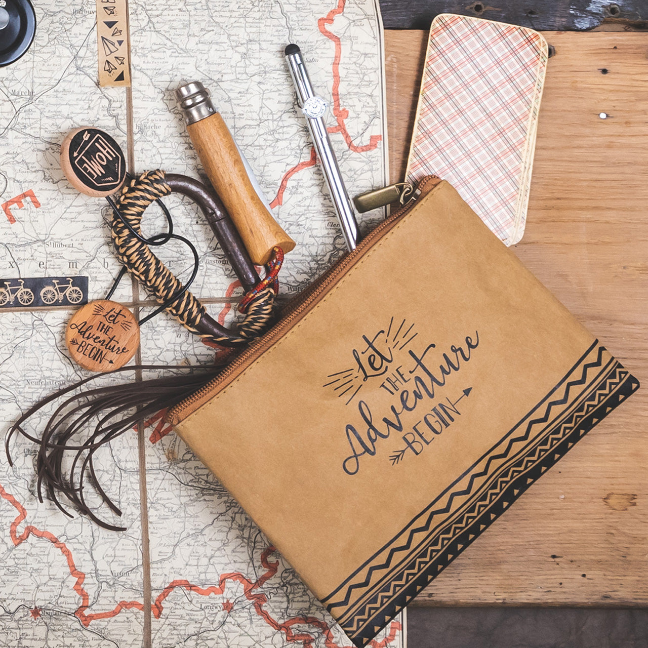 ADVENTURE-Holz-Schluesselanhaenger-950390-Detail-lafueliki