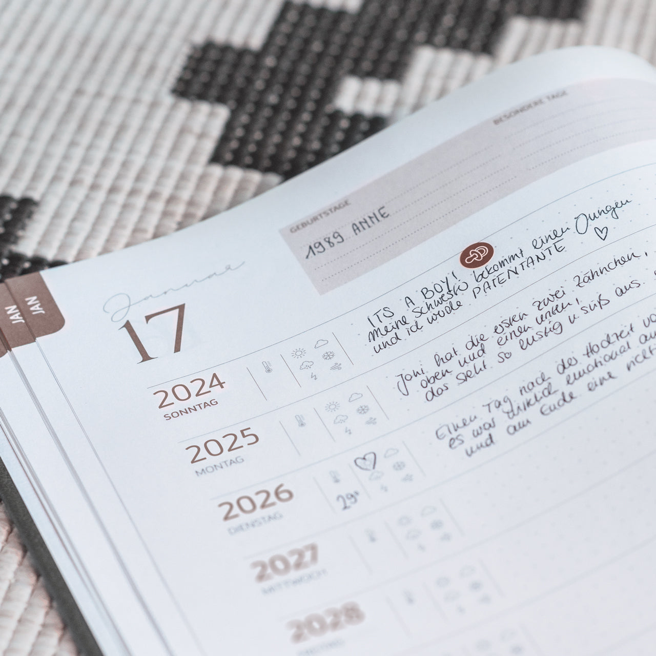 Brunnen-10-Jahres-Kalender-Tagebuch-1-Seite-1-Tag-10-Years-of-Moments-anwendung-lafueliki