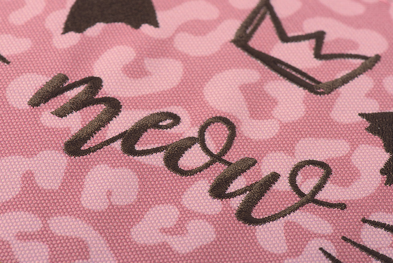 Brunnen-Kinderschuerze-Katze-Sweet-Wild-Cat-bestickung-1048095942-lafueliki