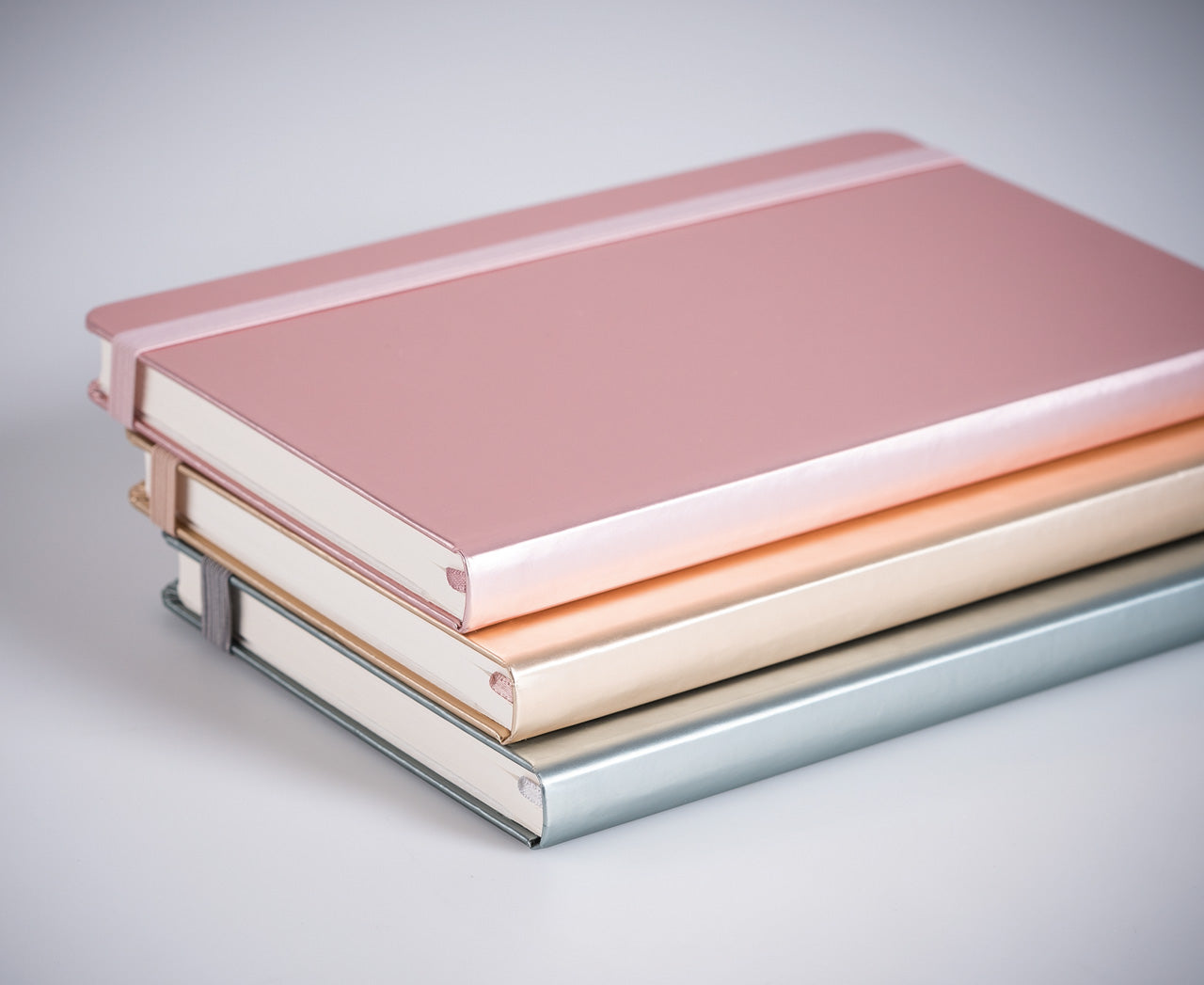 Brunnen-Notizbuch-A6-Kompagnon-Metallic-dotted-ansicht-1-lafueliki