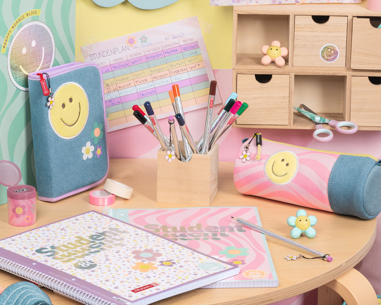 Brunnen-Schulbedarf-Aktuelle-Schul-Serie-2025-Smile-Happy-Hippie-Federmappe-Buntstifte-ordner-schulsachen-kaufen-lafueliki