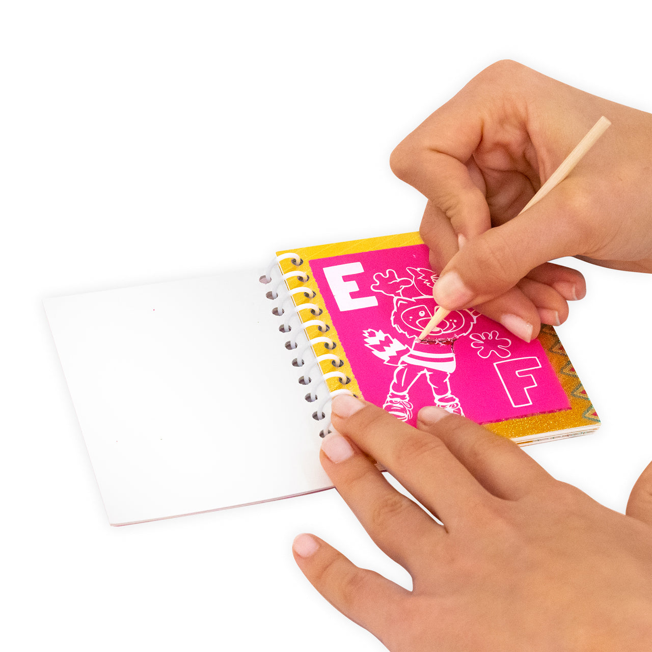 Buchstaben-Kratzbildblock-954794-Trendhaus-ABC-CHAMPIONS-anwendung-lafueliki