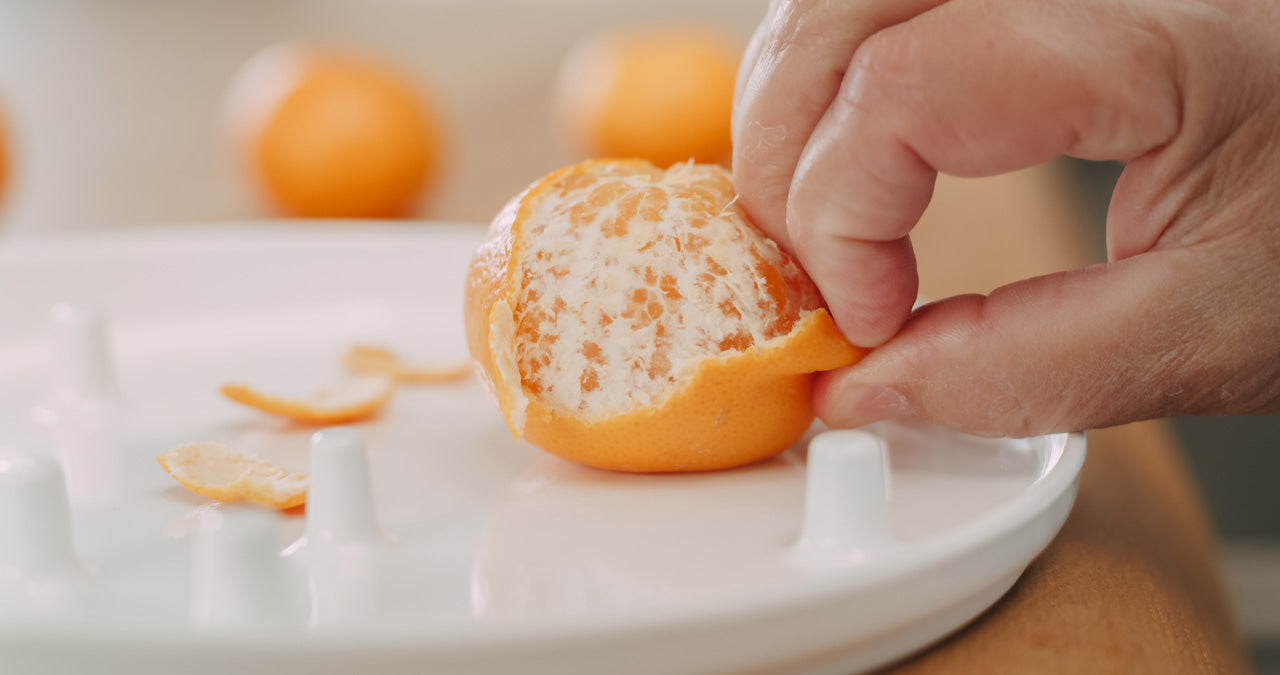 Einhandteller-Frau-Kettner-Teller-0034966003799-Mandarine-schaelen-lafueliki