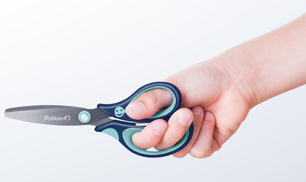 Griffix-Schere-SC1RB-blau-rechts-geschlossen-Anwendung-50534-highres