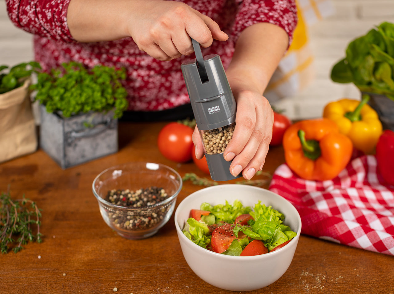 Kuhn-Rikon-Ratschen-Gewuerzmuehle-mit-Hebel-705475242756-Salz-Pfeffer-Anwendung-lafueliki