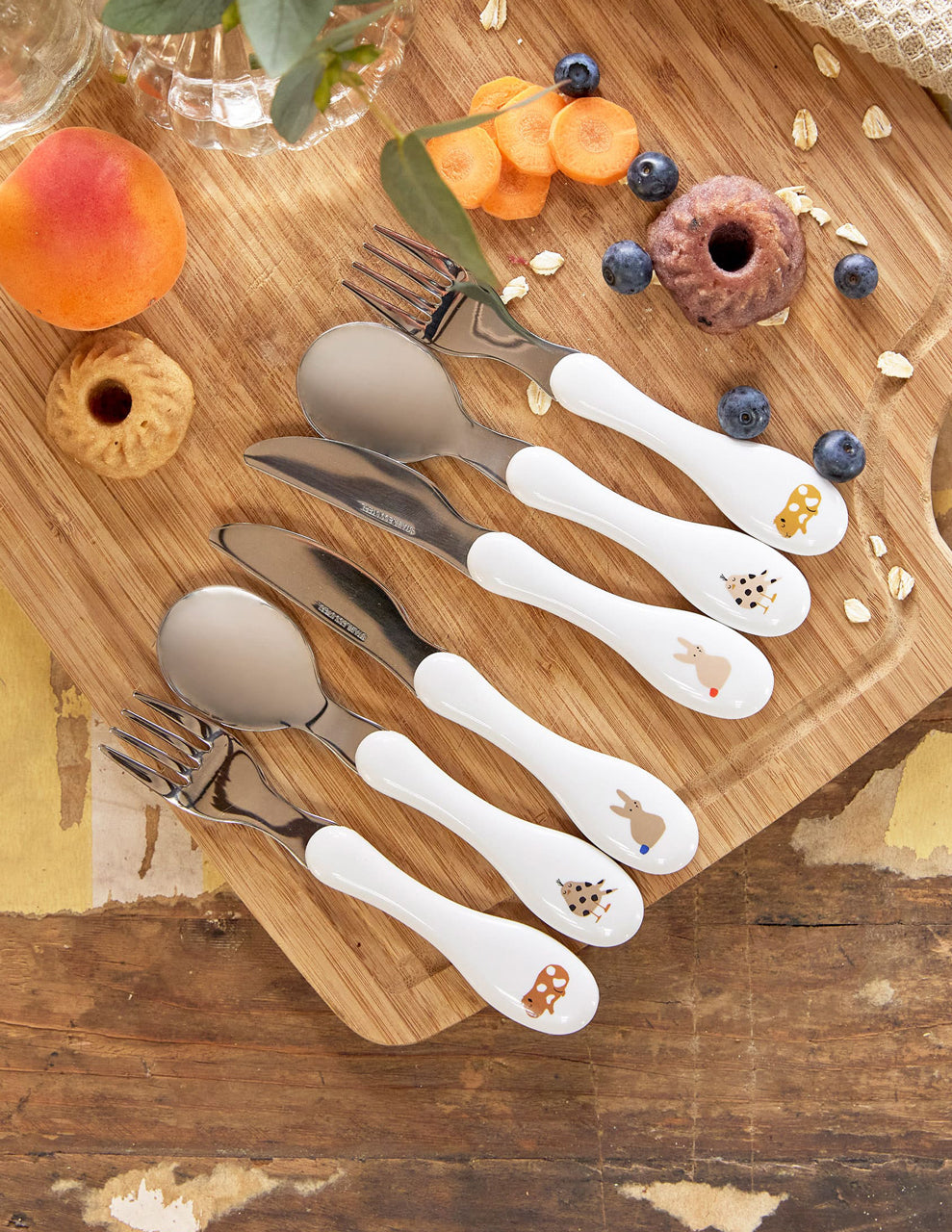 Laessig-Kinderbesteck-Little-Mateys-3-teilig-ab-1-Jahr-1210073856-auf-dem-tisch-lafueliki