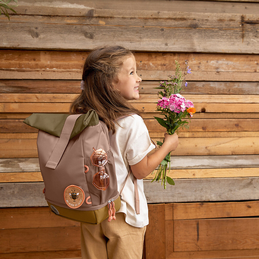 Laessig-Kinderrucksack-Mini-Rolltop-Nature-braun-Kindergartenrucksack-1203037356-anwendung-lafueliki