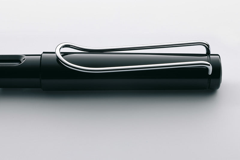 Lamy_safari_schwarz_fueller_fullhalter_kappe