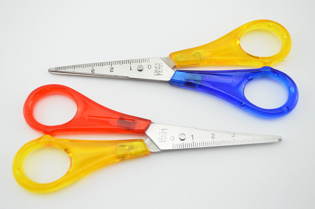 Linkshaender-Bastelschere-halbspitz