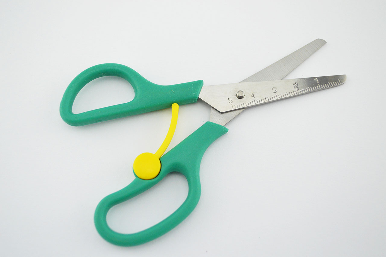 Linkshaender-Bastelschere-mit-Feder-gruen-1