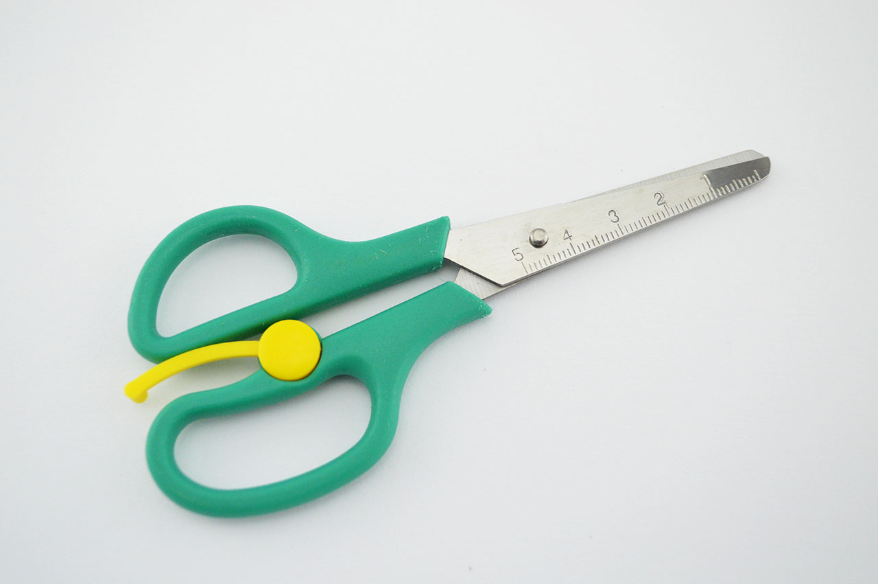 Linkshaender-Bastelschere-mit-Feder-gruen