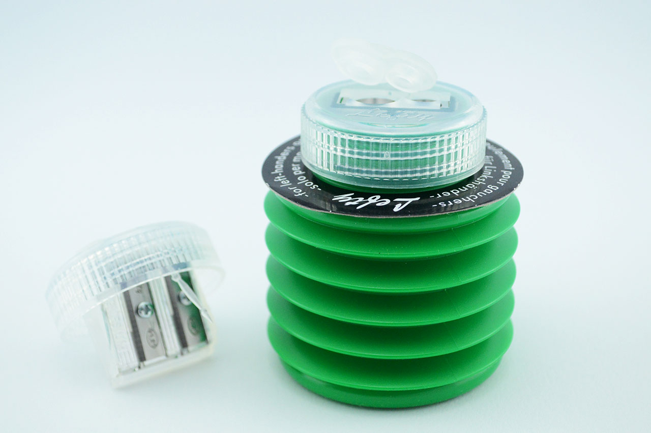 Linkshaender-Doppeldosenspitzer-gross-gruen