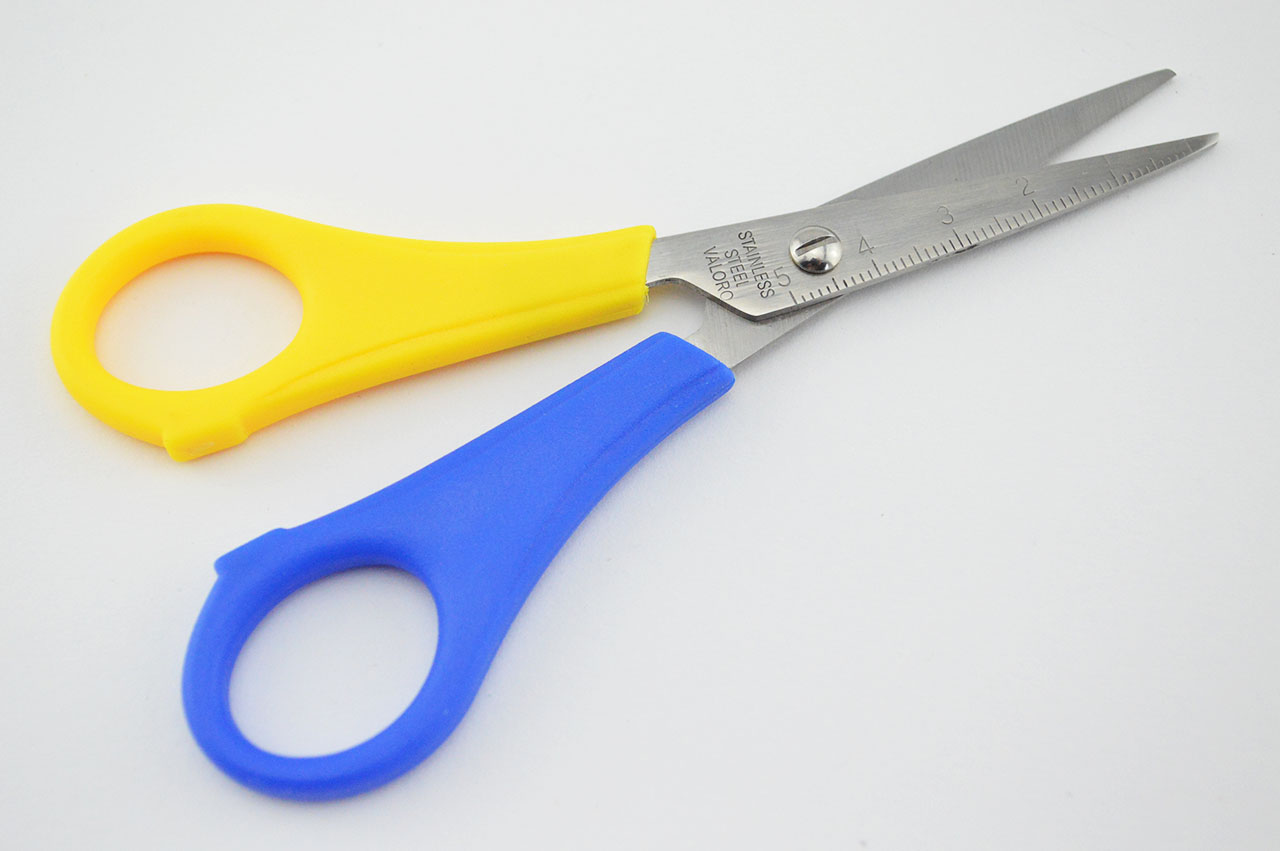 Linkshaenderschere-spitz-Bastelschere-schulschere-grundschulschere-anfaenger-blau-gelb-1