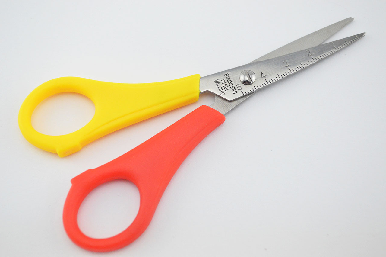 Linkshaenderschere-spitz-Bastelschere-schulschere-grundschulschere-anfaenger-gelb-rot-1