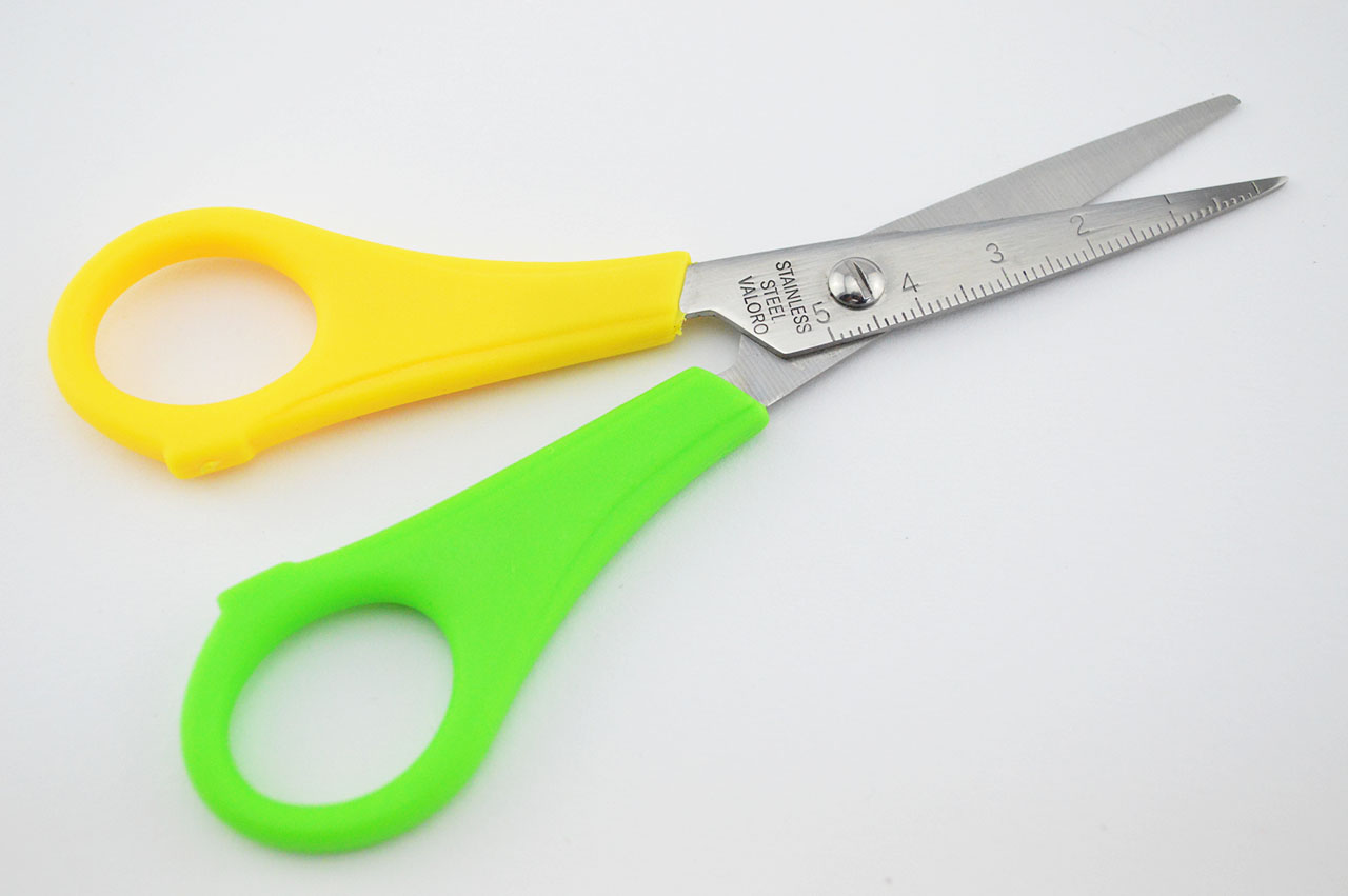 Linkshaenderschere-spitz-Bastelschere-schulschere-grundschulschere-anfaenger-gruen-gelb-1