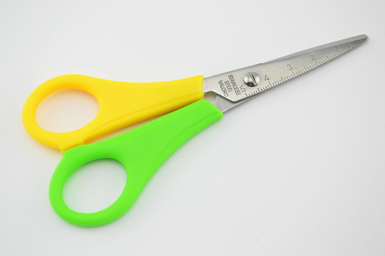 Linkshaenderschere-spitz-Bastelschere-schulschere-grundschulschere-anfaenger-gruen-gelb