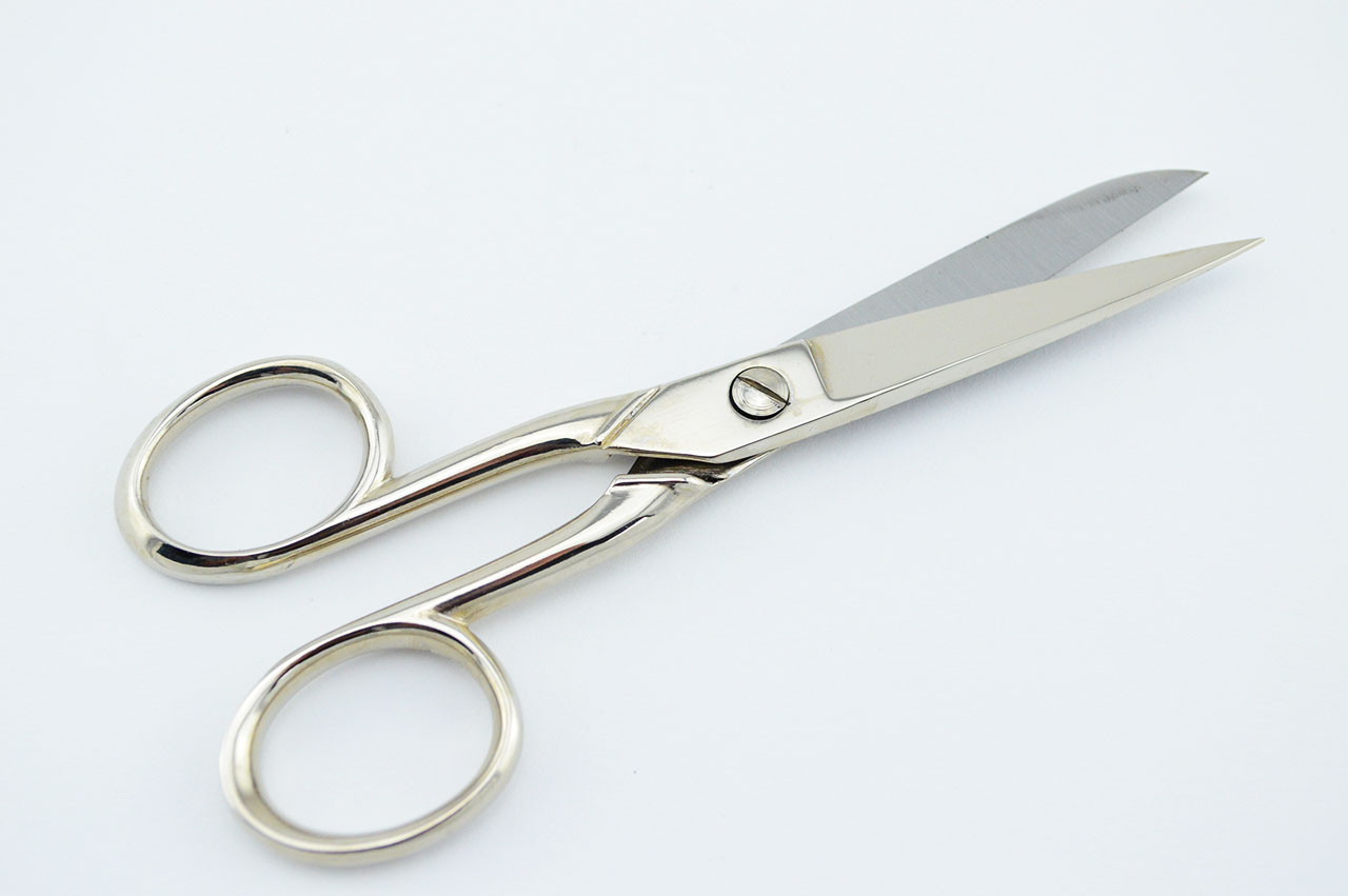 Linkshaenderschere-vernickelt-13cm-1