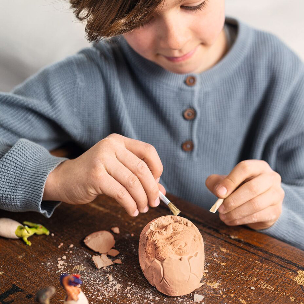 Moses-Ausgrabungsei-fuer-Kinder-Dino-Baby-040256-anwendung-lafueliki