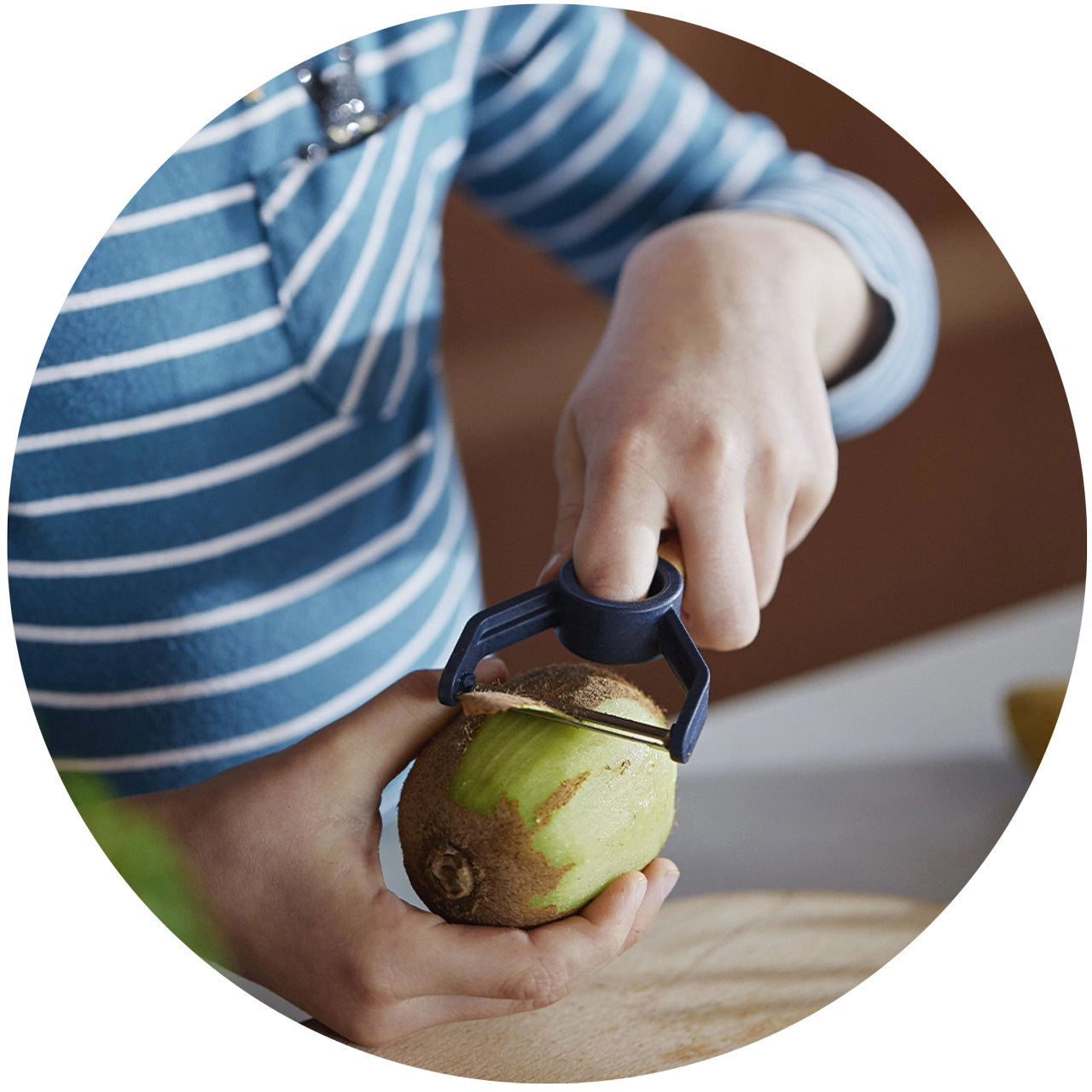 Opinel-Kinderschaeler-mit-Fingerschutz-ab-7-Jahren-Schaeler-lafueliki