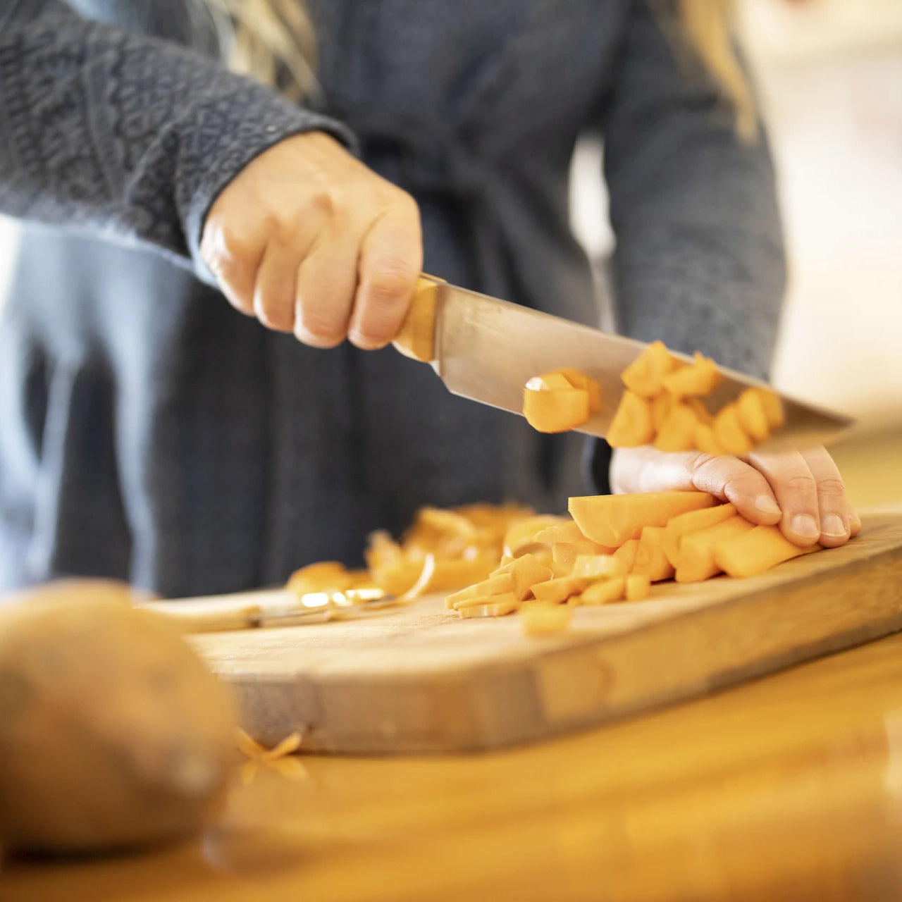 Opinel-Messerset-3-teilig-Parallele-Trio-Buchenholz-Chefmesser-anwendung-lafueliki