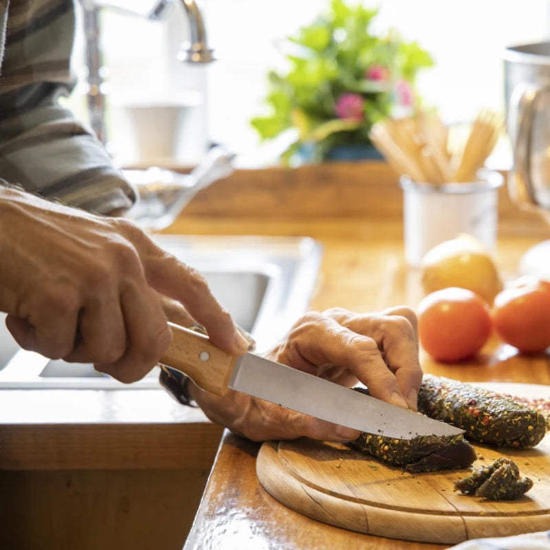 Opinel-Messerset-3-teilig-Parallele-Trio-Buchenholz-Tranchiermesser-anwendung-lafueliki
