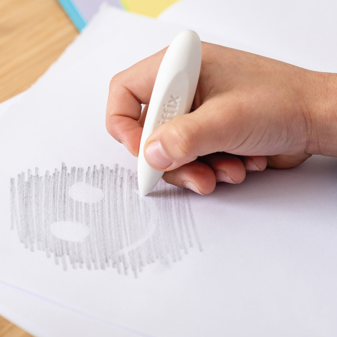 Pelikan-Griffix-Dreikant-Radierer-radiergummi-2er-Set-blau-weiss-605311-anwendung-lafueliki