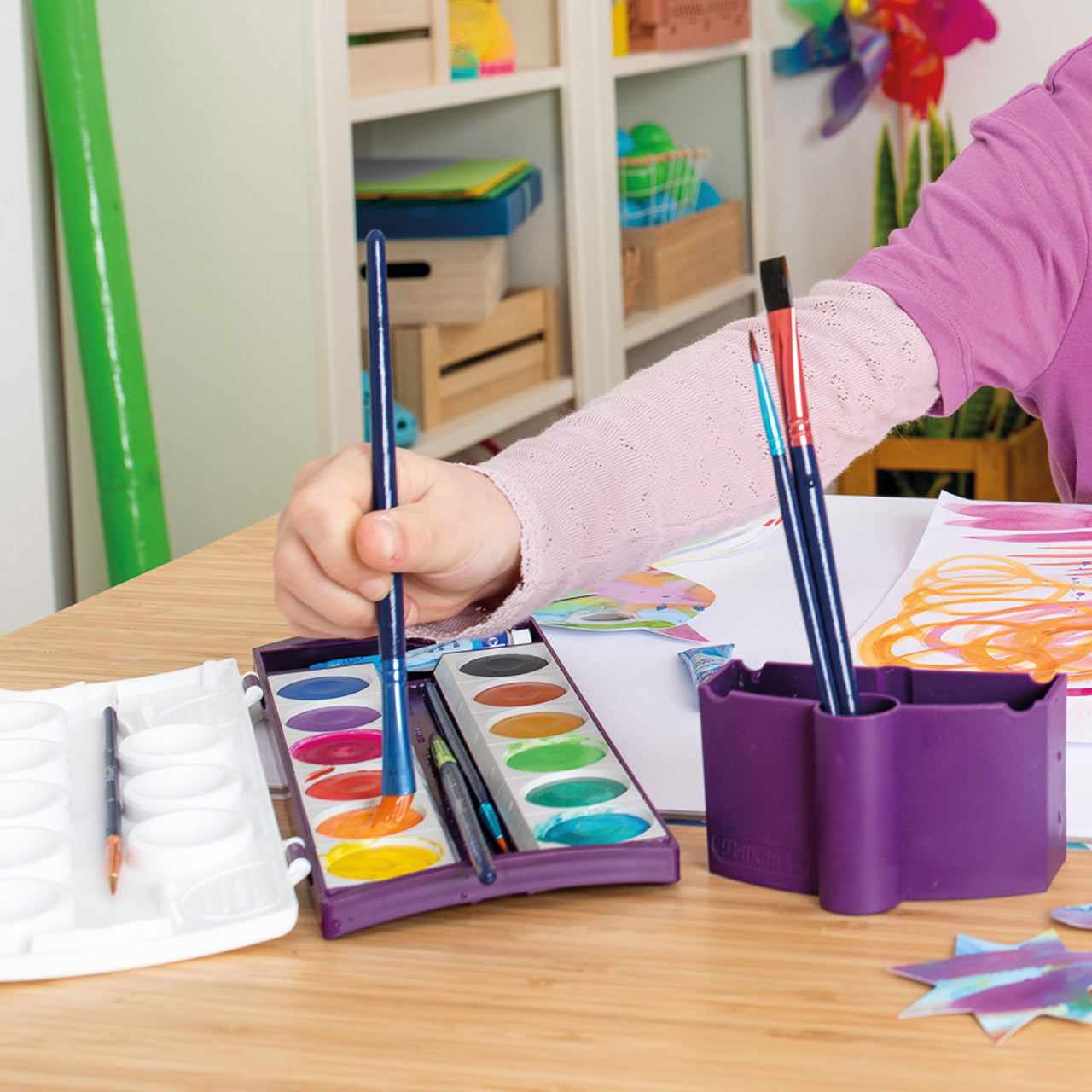 Pelikan-Tuschkasten-Deckfarbkasten-K12-12-Farben-violett-701327-anwendung-lafueliki