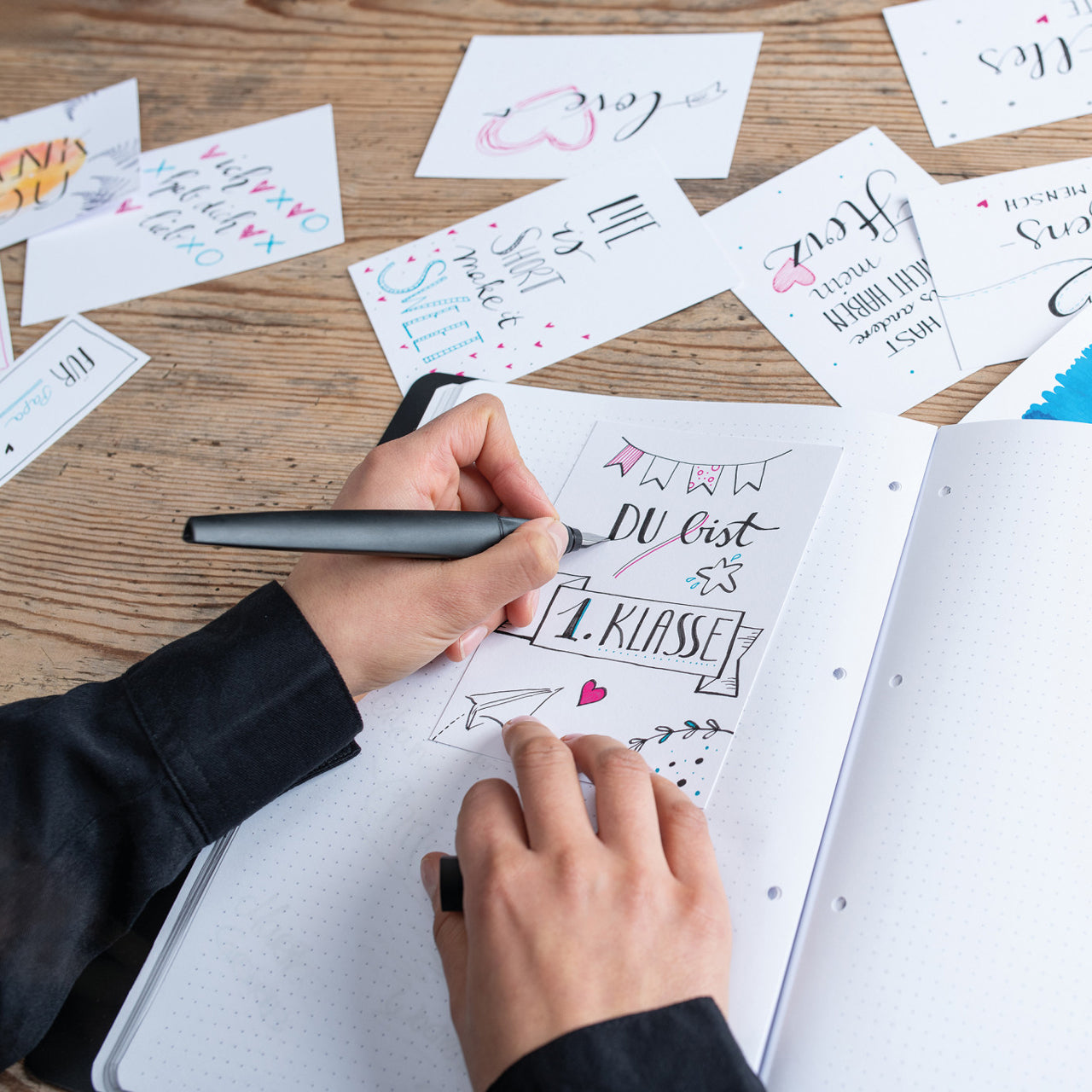 Pelikan-Twist-Calligraphy-Fueller-schwarz-Schoenschreibfueller-anwendung-825818-ovp-lafueliki