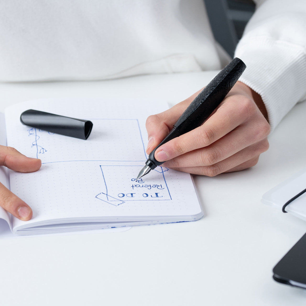 Pelikan-Twist-Fueller-structure-schwarz-fuer-Rechtshaender-Linkshaender-anwendung-lafueliki