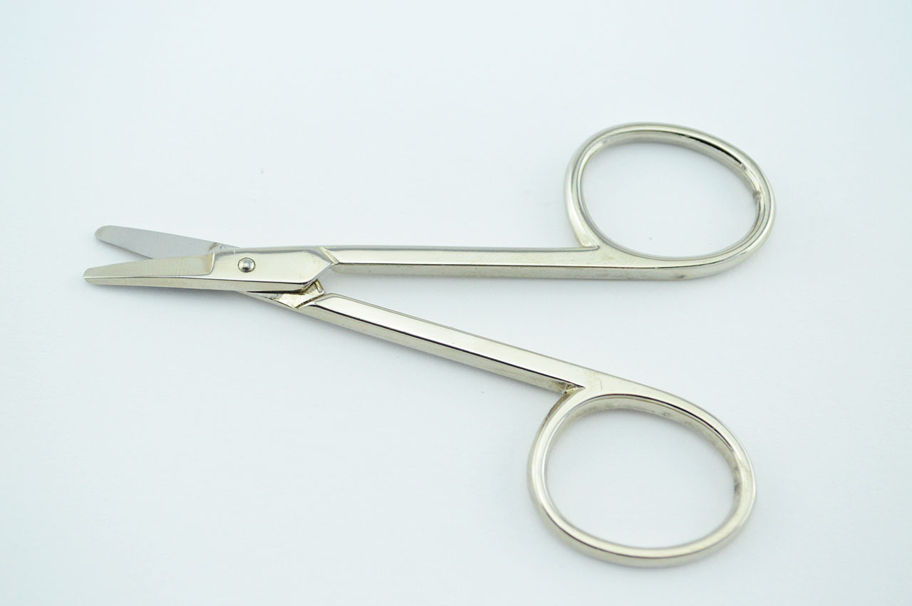 Rechtshaender-Babynagelschere-Naegelschneiden-kleinkindschere-2