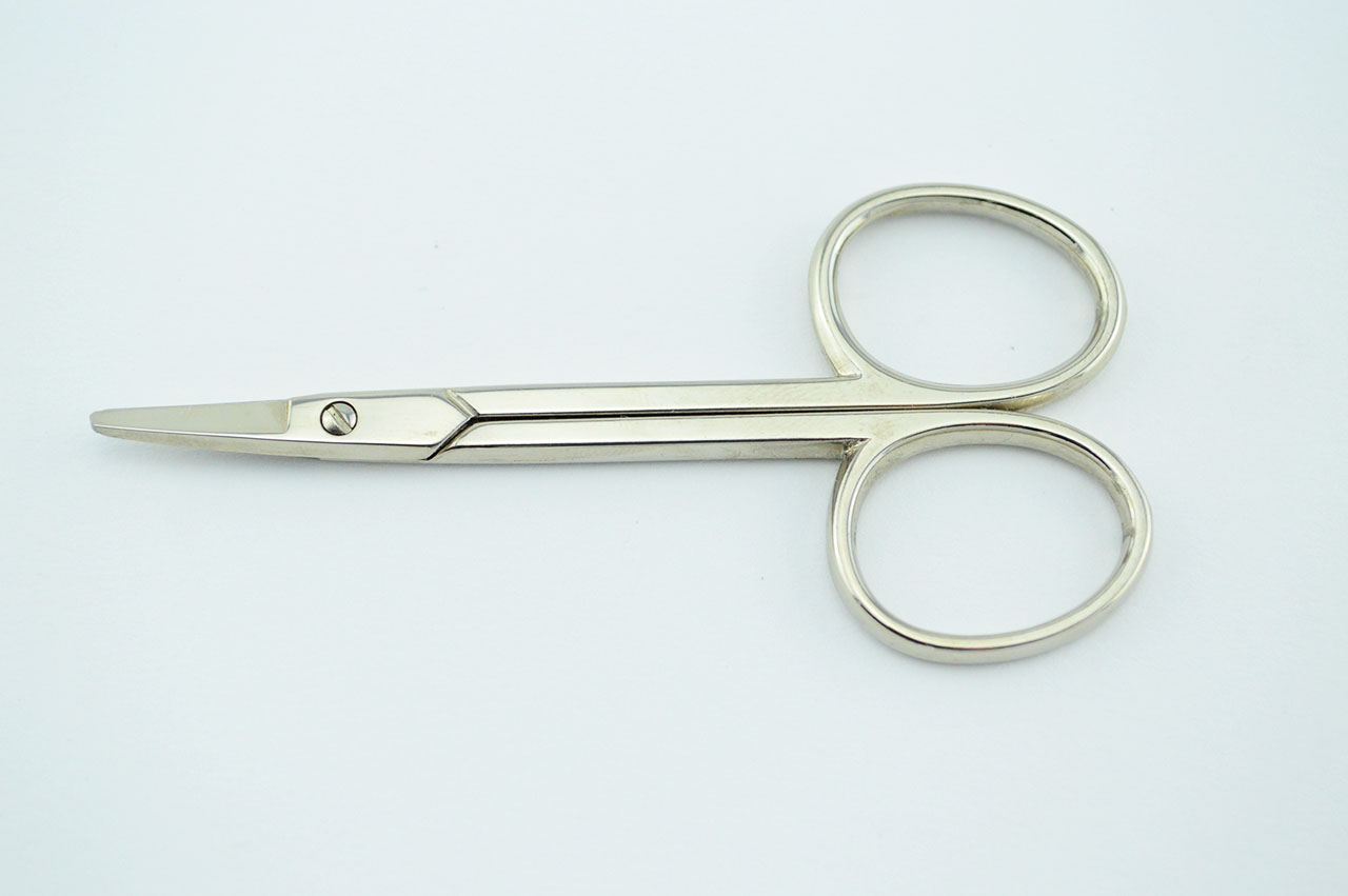 Rechtshaender-Babynagelschere-Naegelschneiden-kleinkindschere