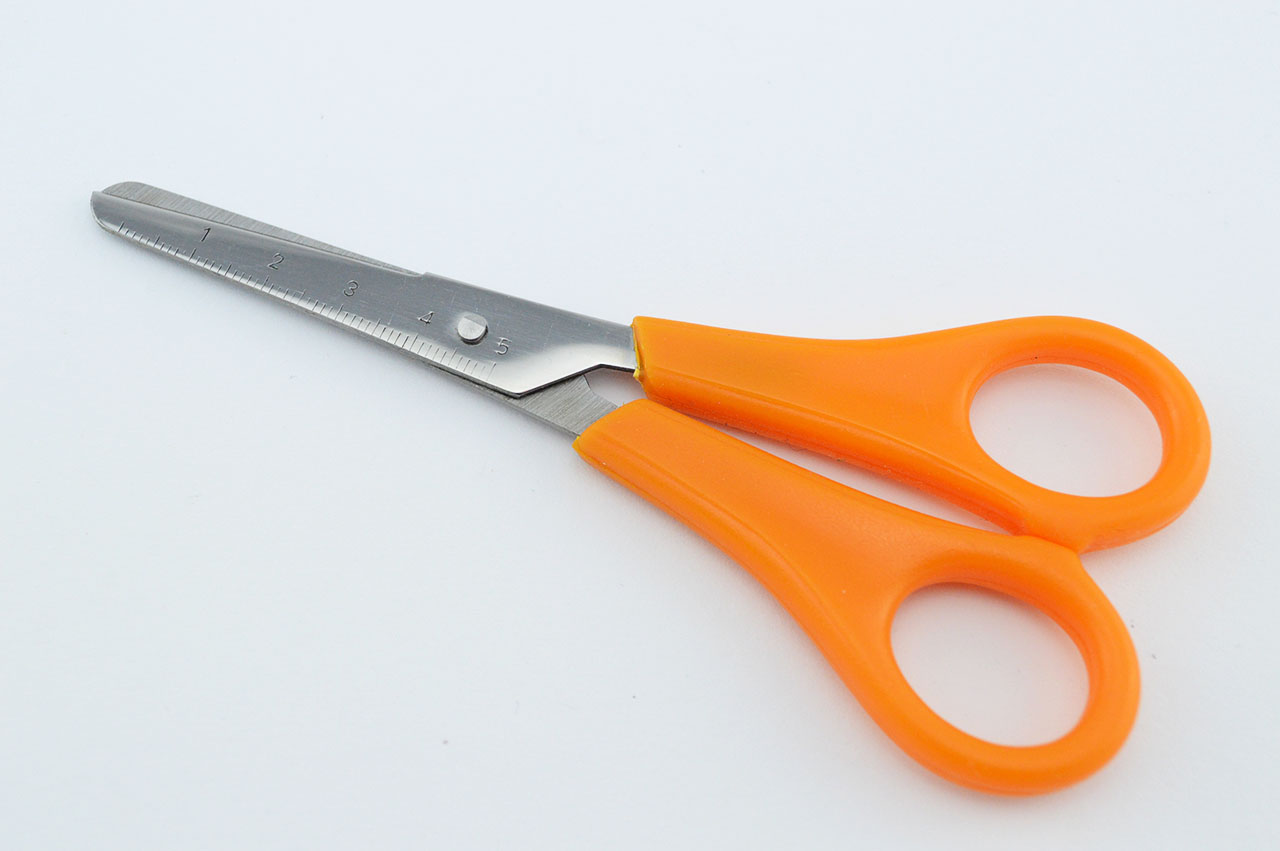 Rechtshaender-Bastelschere-abgerundet-orange579b300617a68