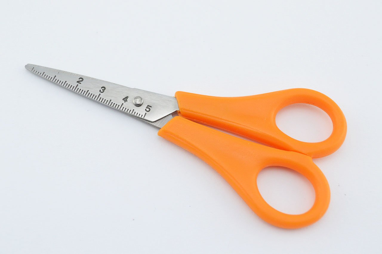 Rechtshaender-Bastelschere-spitz-orange579b2f483a9fd