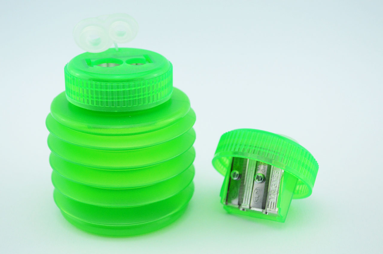 Rechtshaender-Doppeldosenspitzer-Ziehharmonikaform-gruen