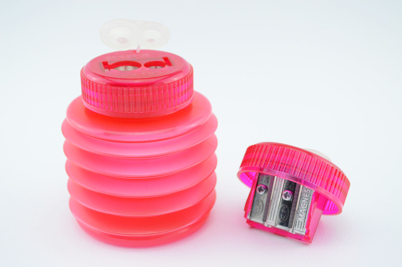 Rechtshaender-Doppeldosenspitzer-Ziehharmonikaform-pink