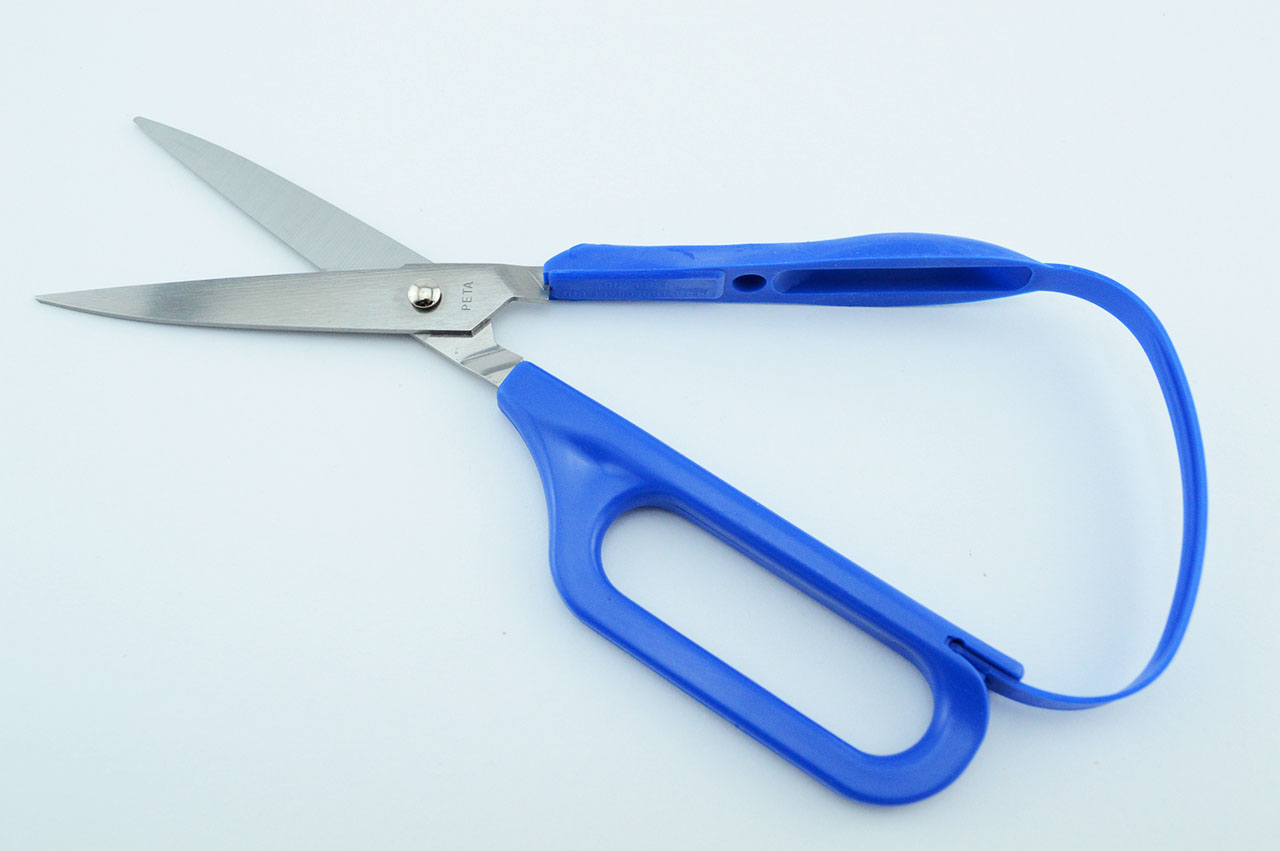 Rechtshaender-Langaugen-Buegelschere-spitz