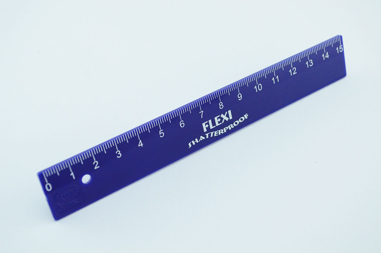 Rechtshaender-Lineal-15-cm-Kunststoff-blau