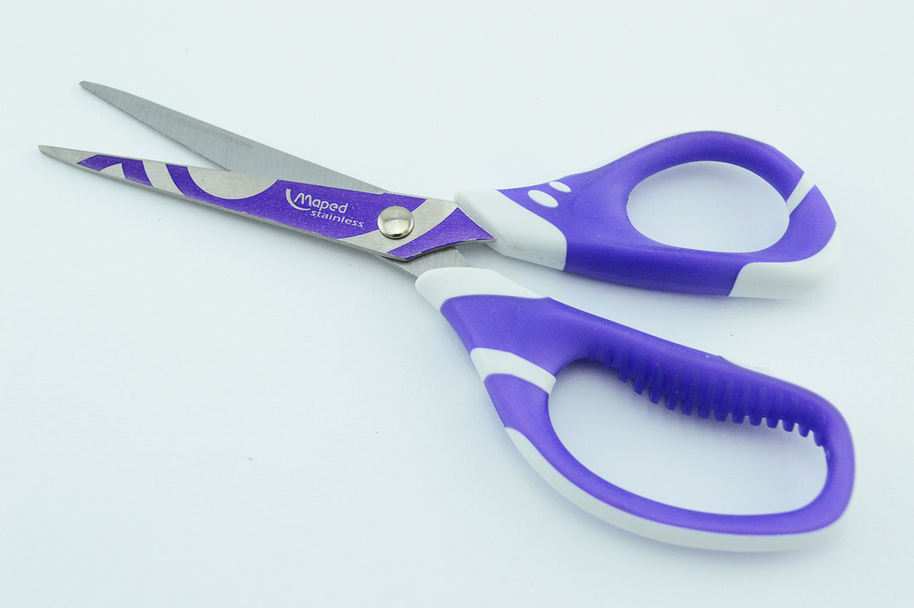 Rechtshaender-Maped-Design-Basteschere-Zenoa-lila-1