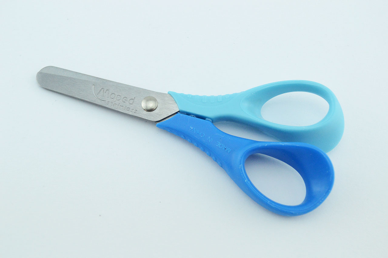 Rechtshaender-maped-Vorschulschere-early-learning-blau-hellblau