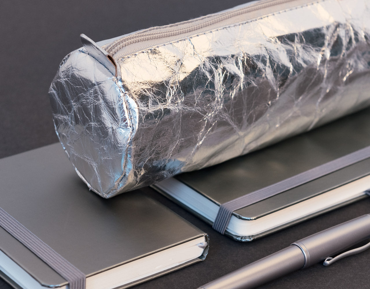 Schlampermaeppchen-Metallic-silberfarben-BRUNNEN-lafueliki