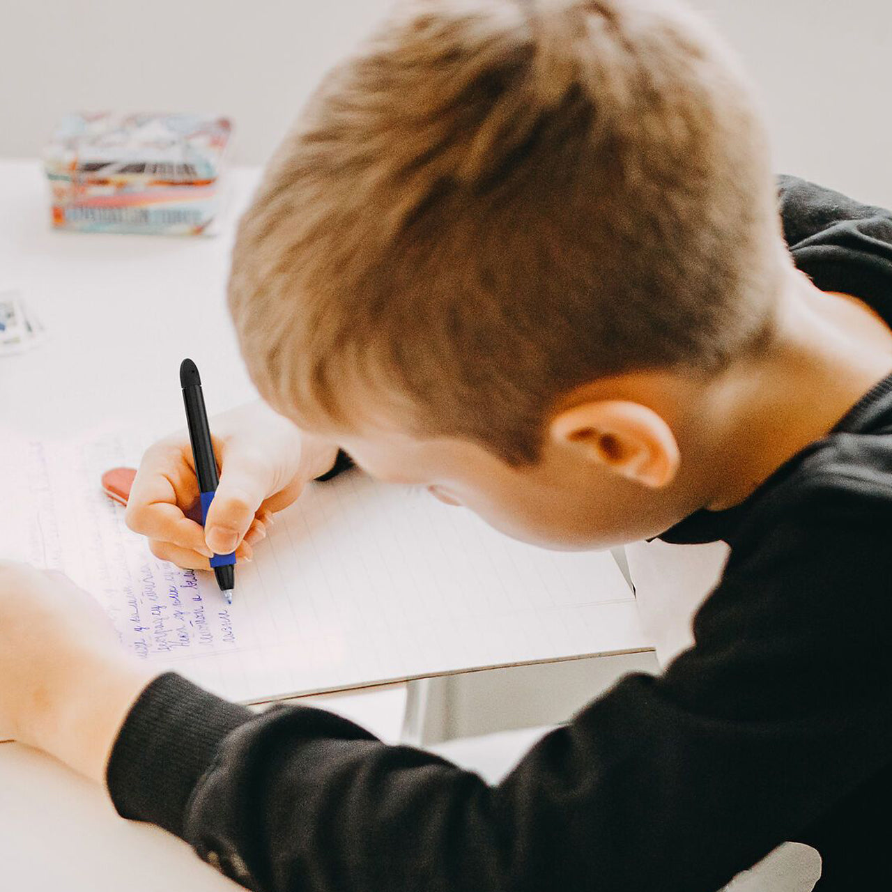 Schneider-Tintenroller-Base-Ball-188330-schwarz-blau-anwendung-lafueliki