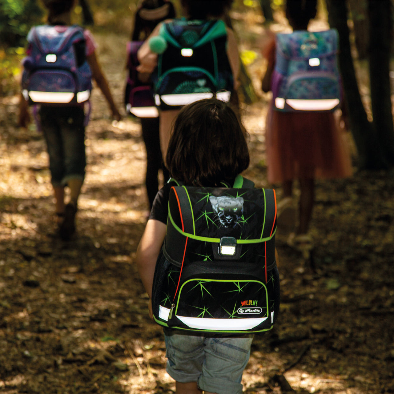 Schulranzen-Wild-Life-Panther-50046225-4008110370897-Reflektion-bei-Nacht-im-Wald-lafueliki