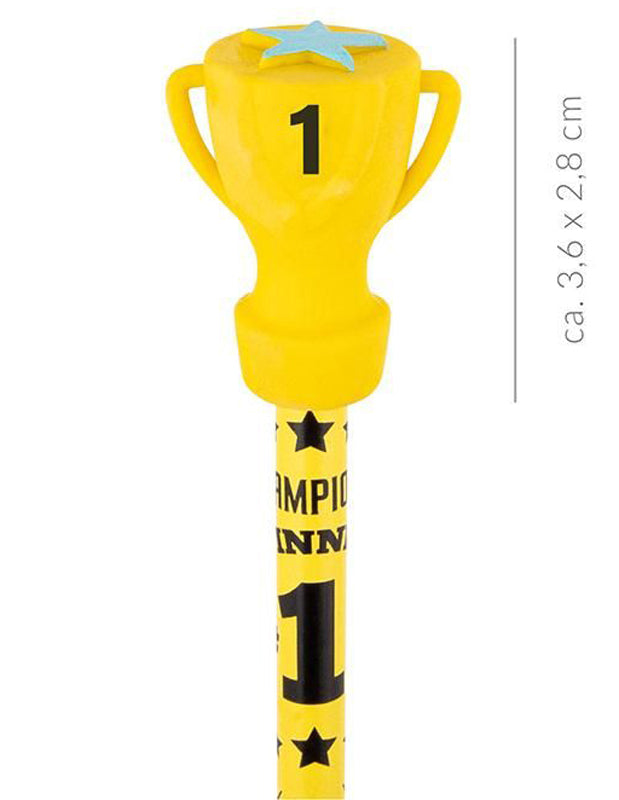 Stiftbeschwerer-Champion-Poka-inkl-Bleistift-groesse-lafueliki