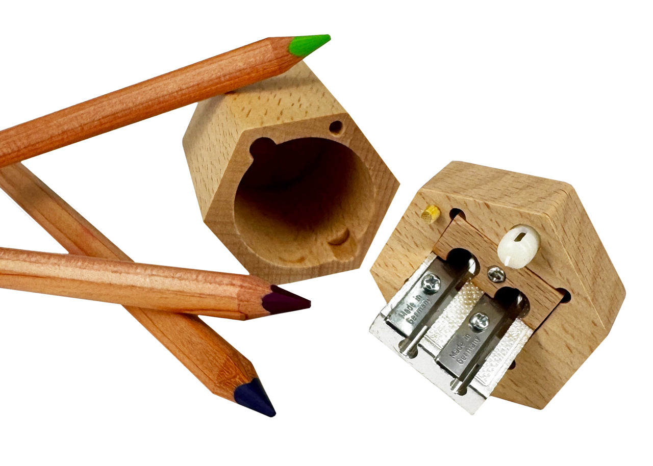 Stockmar-Doppelanspitzer-aus-Holz-offen-lafueliki