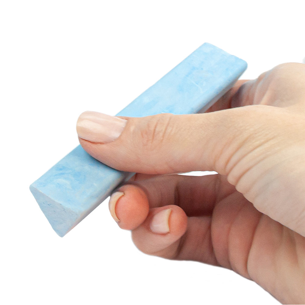 Strassenmalkreide_951236-in-der-Hand-Detail-lafueliki