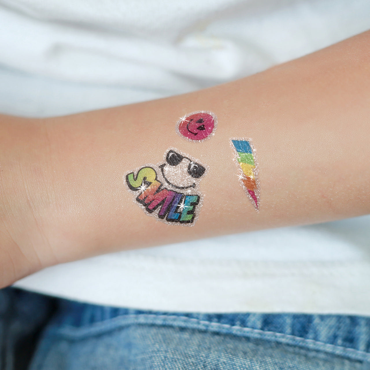 Trendhaus-Kinder-Glitzer-Tattoos-20-Stueck-Chill-and-Smile-963826-anwendung-lafueliki