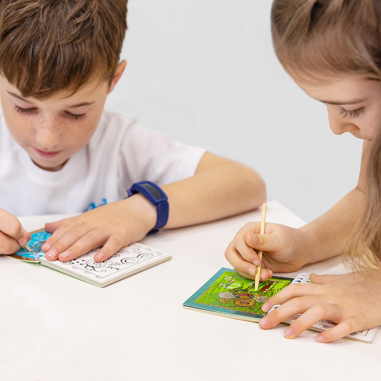 Trendhaus-Kratzbild-Block-12-Kratzkarten-Kratzstif-ABC-Champions-anwendung-956156-lafueliki