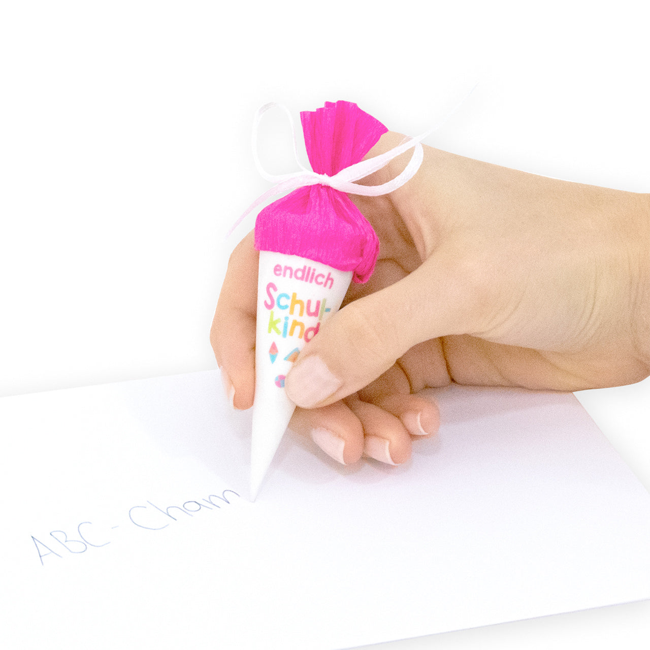 Trendhaus-Radierer-Schultueten-in-der-hand-radiergummi-lafueliki