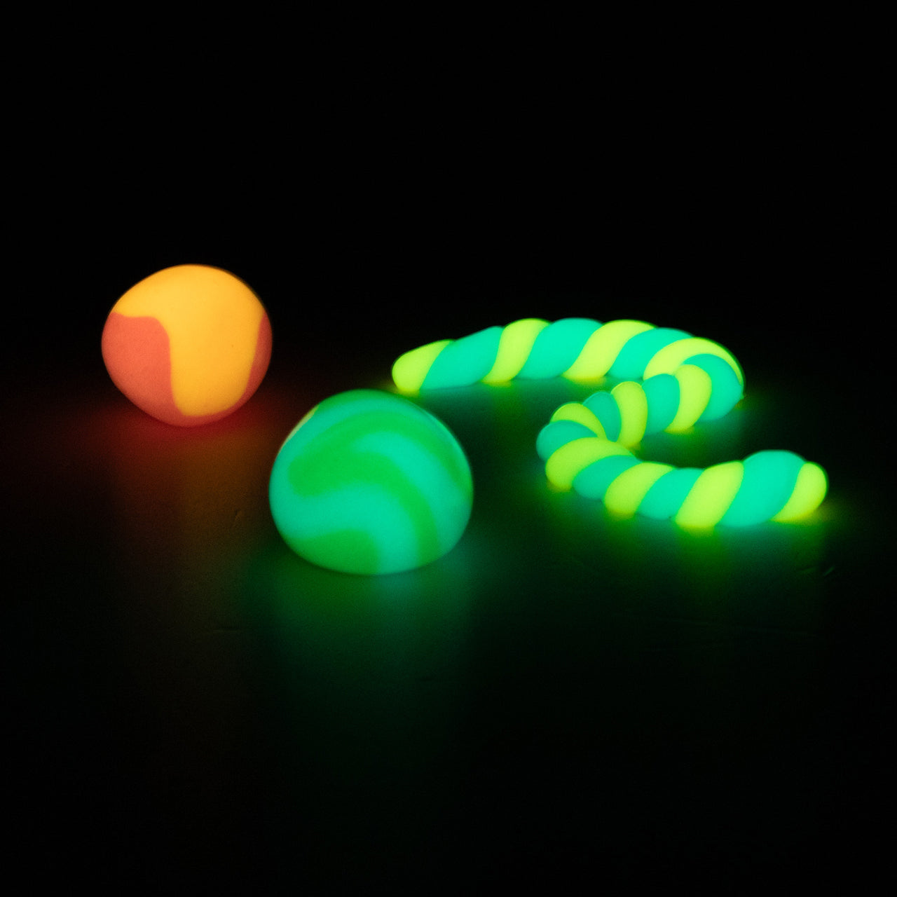 Trendhaus-Springknete-Mix-Play-2-farbig-Glow-in-the-Dark-961921-lafueliki